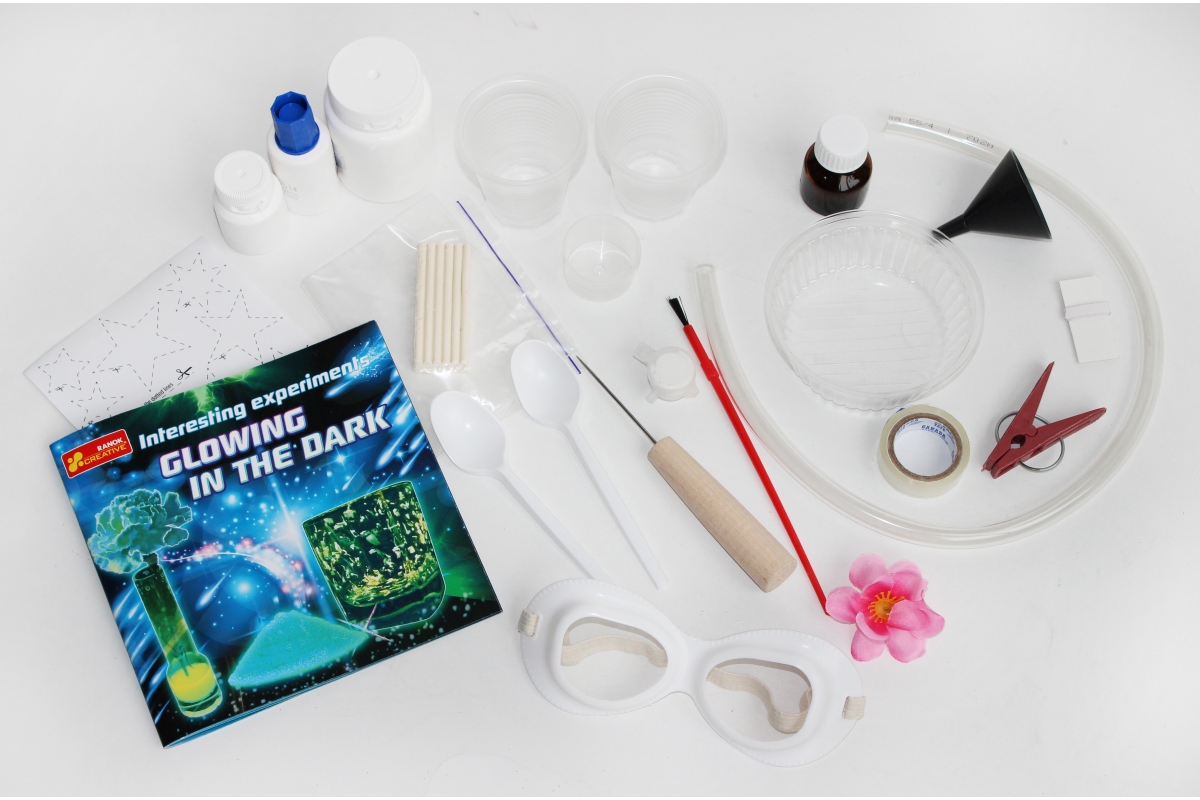 RANOK CREATIVE Zajímavé experimenty světélkování ve tmě