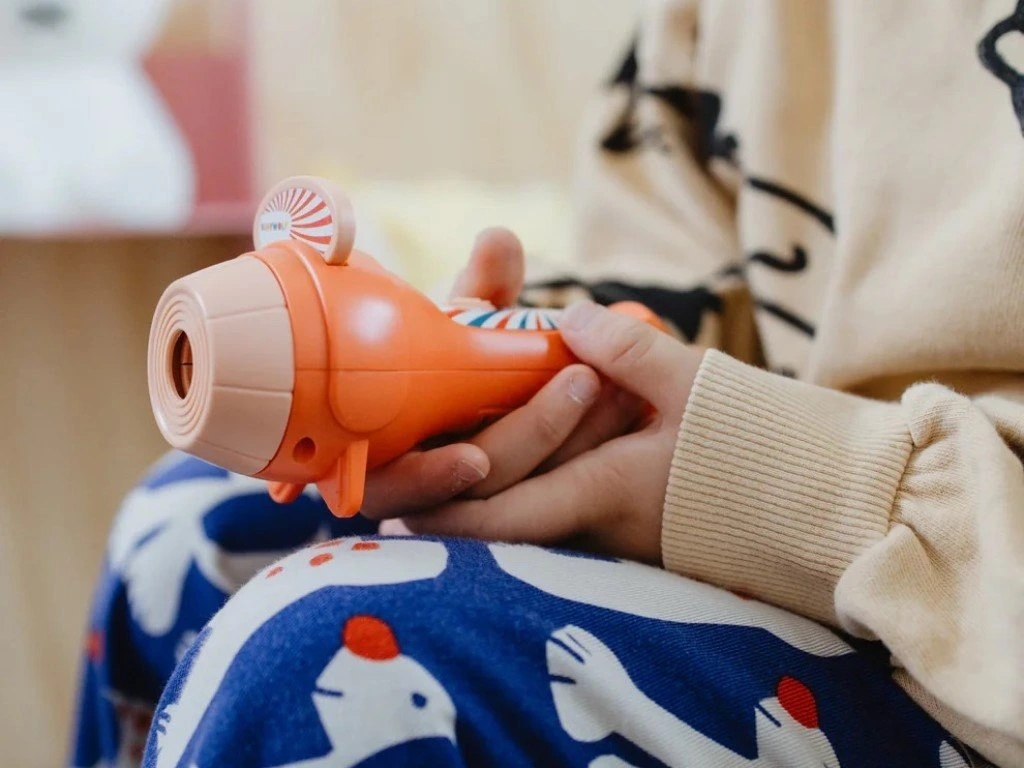 Kidywolf Dětská kapesní promítačka Kidyslide – červená