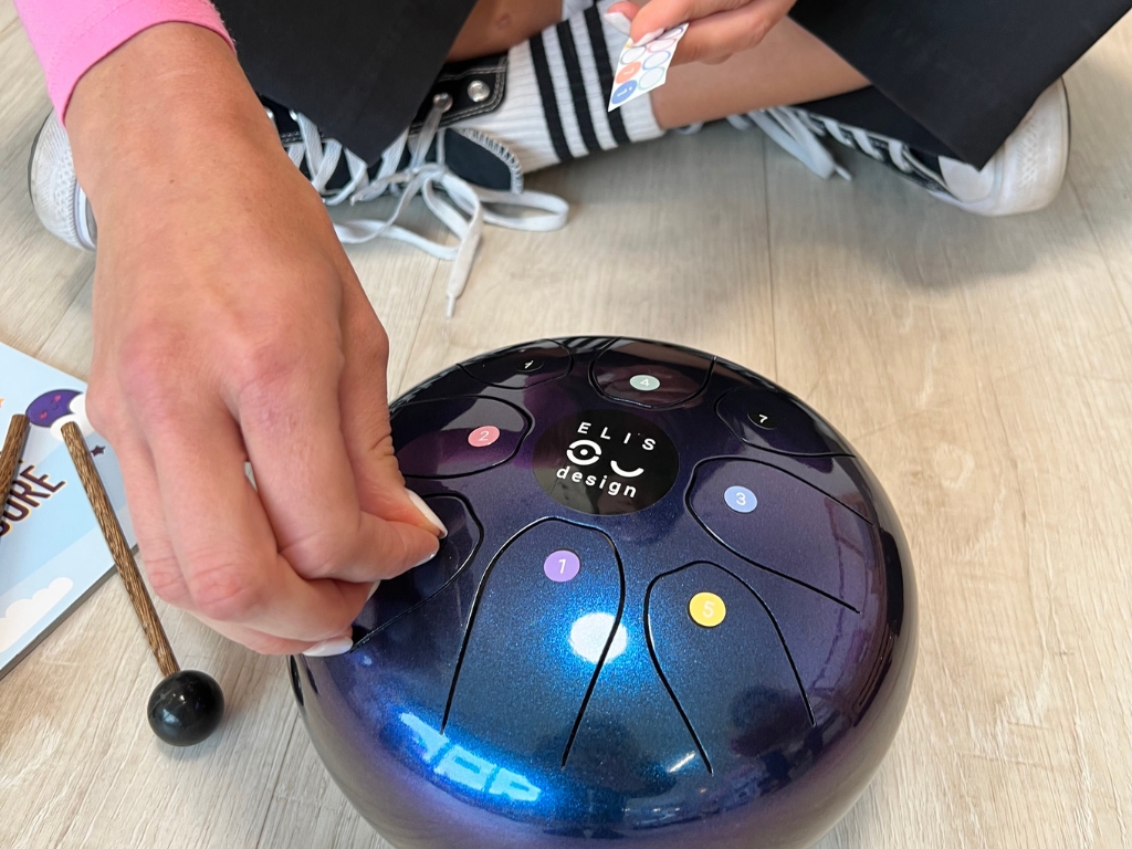 ELIS DESIGN Kovový bubínek Drumboo velký - modrý (obrázek 5)