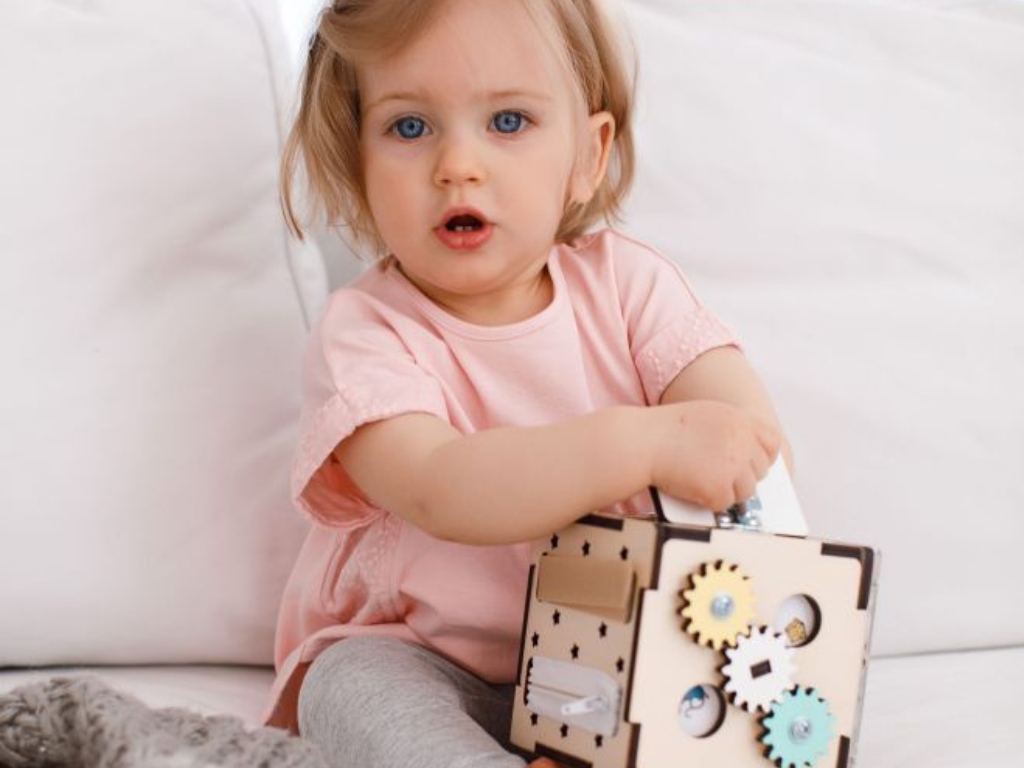 Activity board BusyKids montessori kostka (obrázek 5)