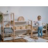 Sestava bílých montessori dětských regálů