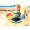Zábavná montessori multifunkční houpačka ve svěžích barvách