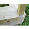Detail pískoviště u dětského domečku na zahradu s dětským hřištěm (se 2 houpačkami)