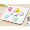 Detail bludiště s čísly - Montessori Piklerové trojúhelník 3v1 s activity boardem a prknem 2v1 - fresh
