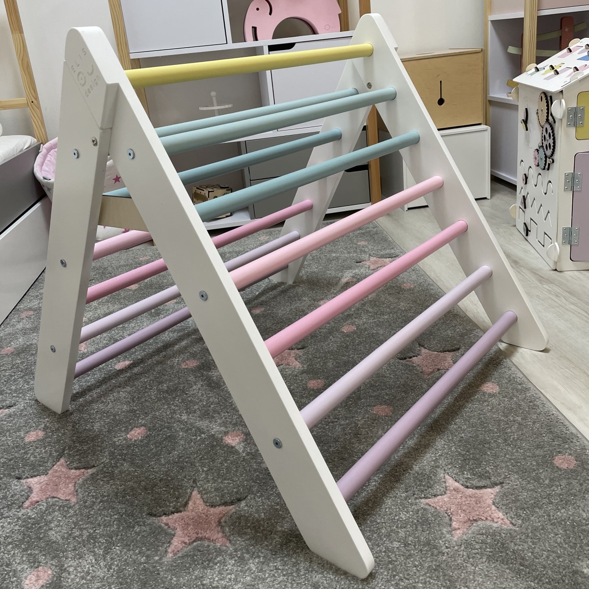 Montessori-haromszog-maszoka-feher