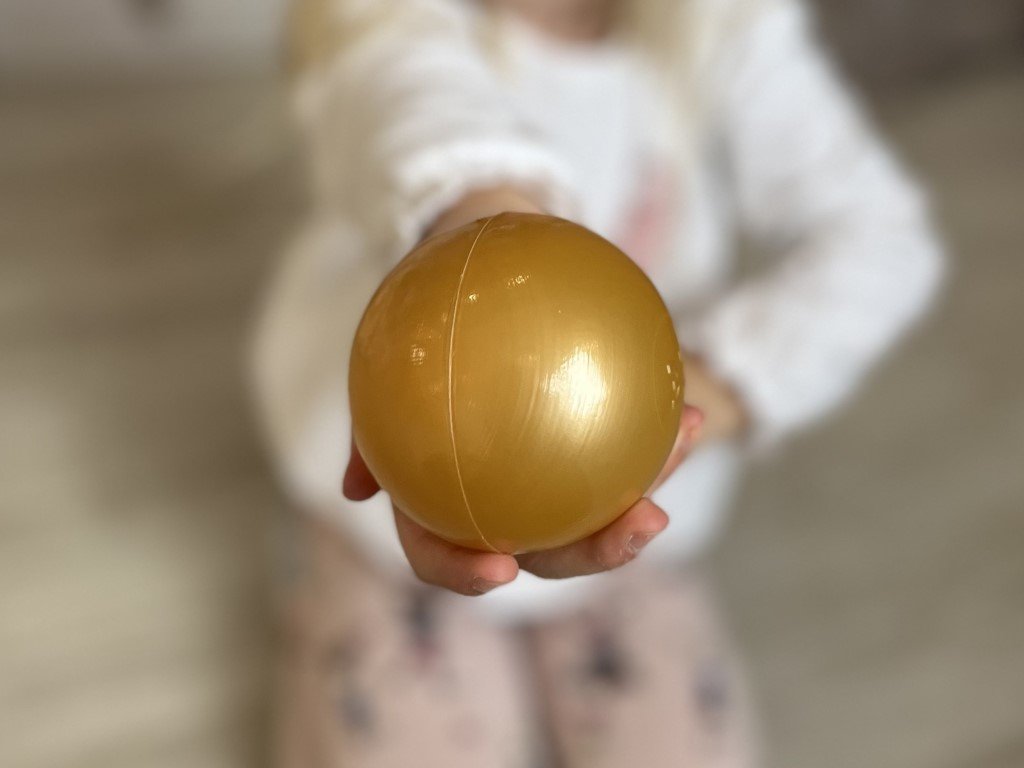 Arany labdák a szárazmedencébe gyerekeknek