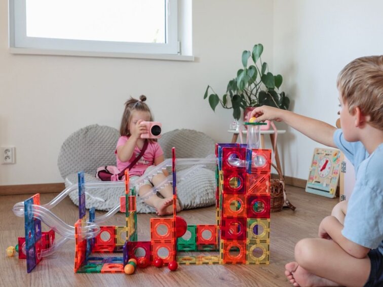 Magnetická stavebnice EliFix fresh - kuličková dráha 222 ks + svítící kuličky