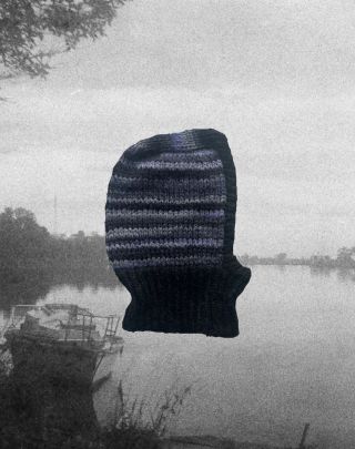 Supr velká balaklava ze sekáčový vlny z dobročinnýho obchodu @cesta_domu 🖤 Vejdou se sluchátka, vejdou se vlasy. Cca 80%...