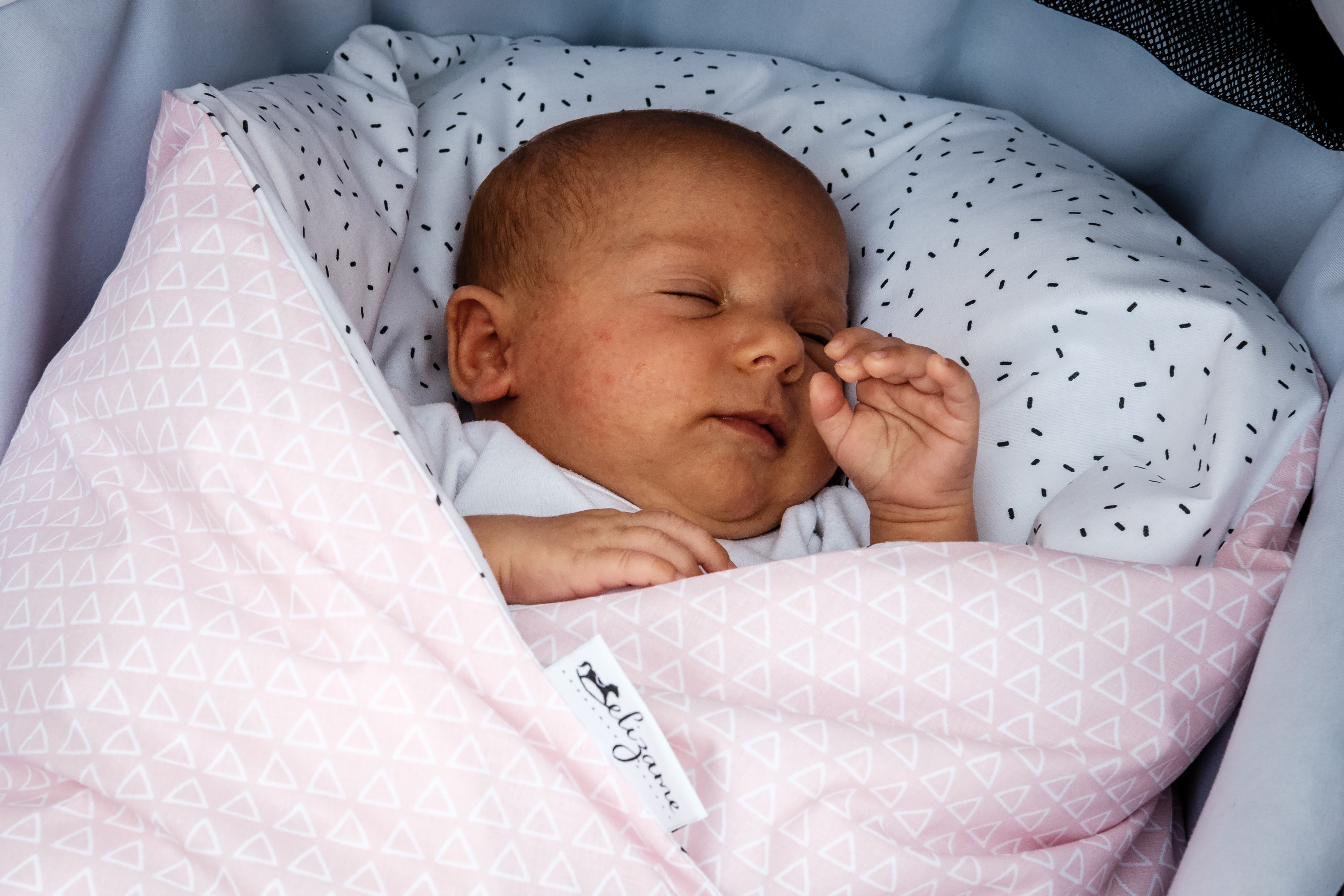 Péřová zavinovačka v létě a v kočárku? Jasně!