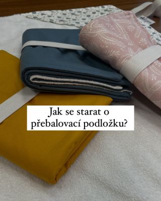 Podložka je ušita ze dvou materiálů, nahoře je bílé froté s PUL zátěrem (froté je příjemné na dotek pro miminko a při...