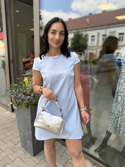 Áčkové letní šaty