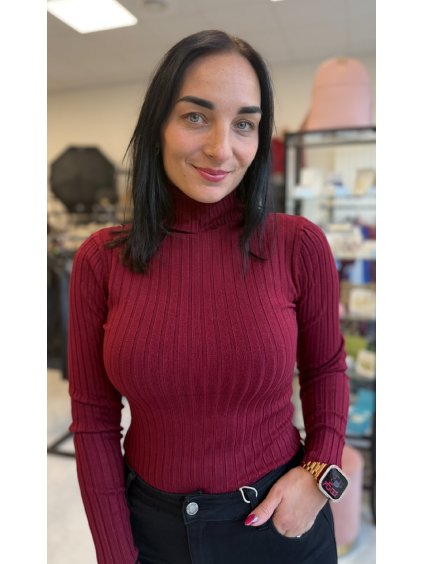 Žebrovaný bordó rolák