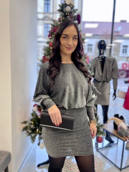 třpytive šaty ke stromečku