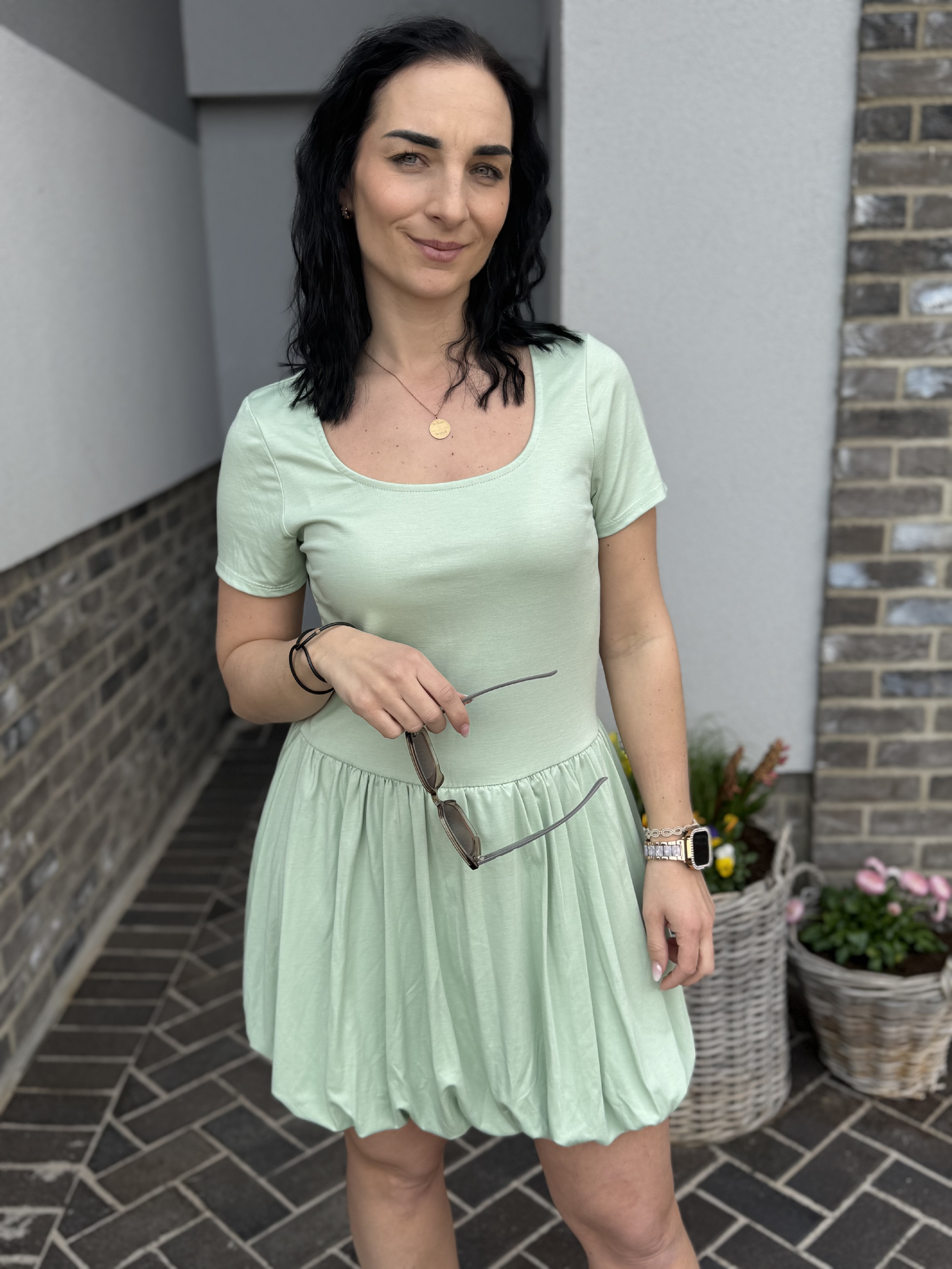 Mintově zelené šaty s balónovou sukní