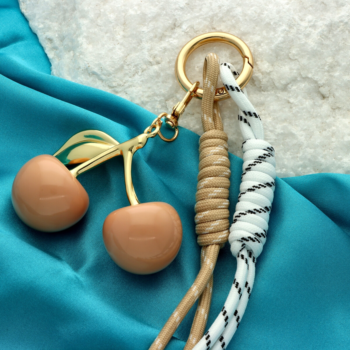 Přívěsek na klíče s třešní SUMMER CHARMS