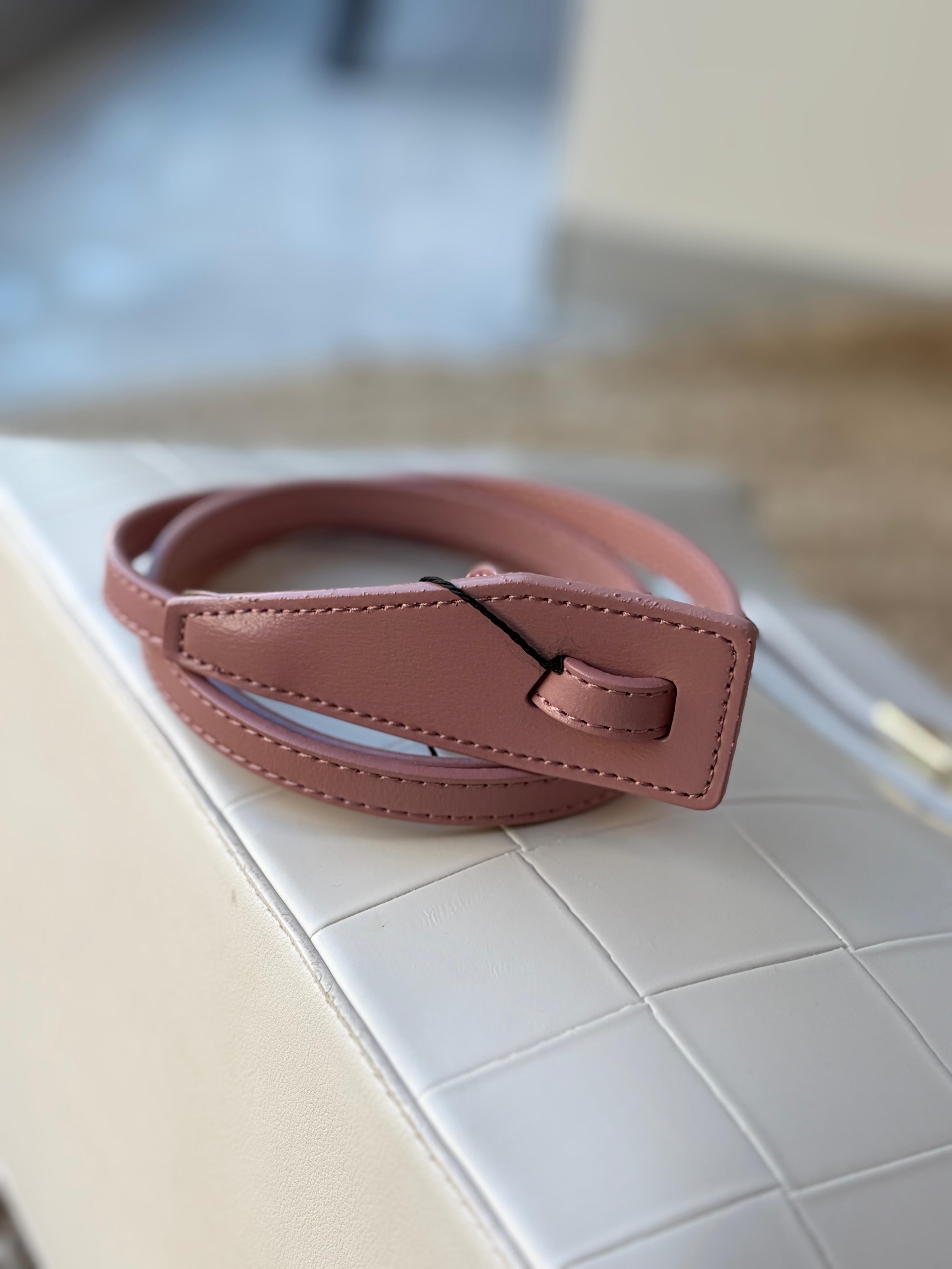 Dámský úzký kožený pásek  – růžový
