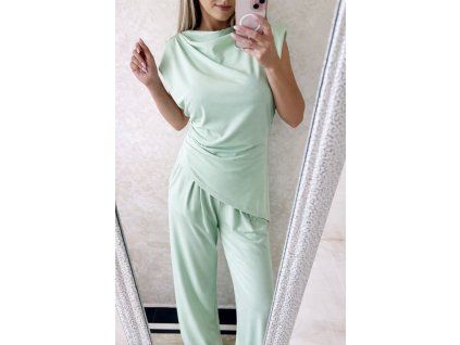 667A0446 8DC2 4620 B52F D53159D3E94D