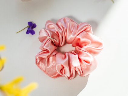 Růžová gumička Scrunchie by Terrie typ IV
