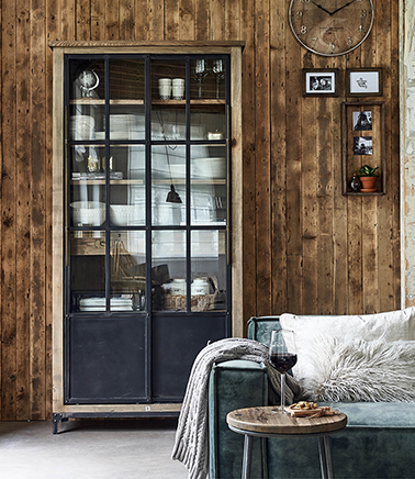 Interiérový nábytek