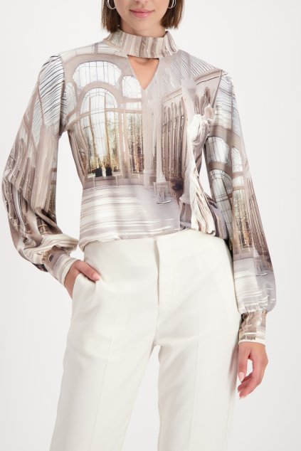 809416 136 Model Front 1200