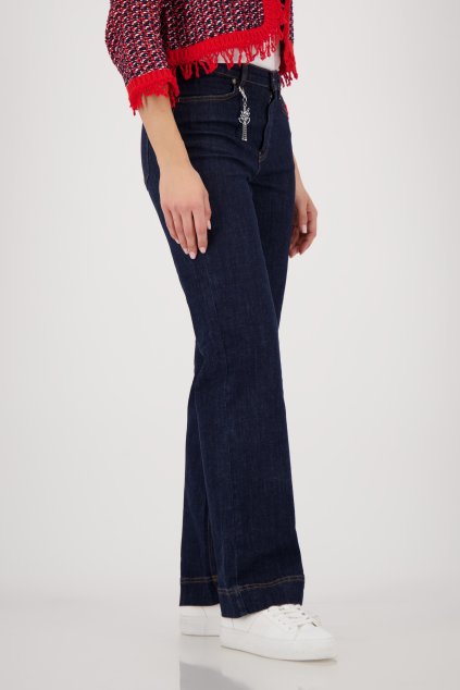 410428 751 Model Side 1200