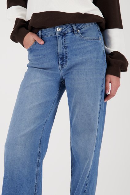 410359 750 Model Front 1200