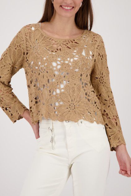 410237 546 Model Front 1200