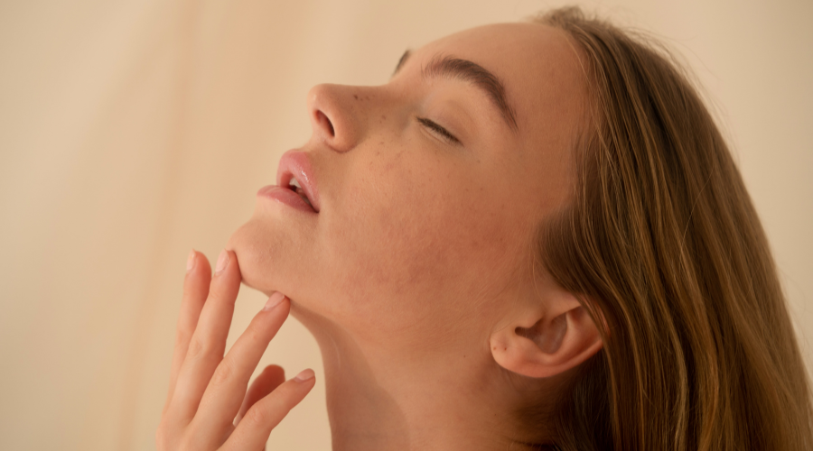 Co je vědomá péče o pleť a proč ji praktikovat?