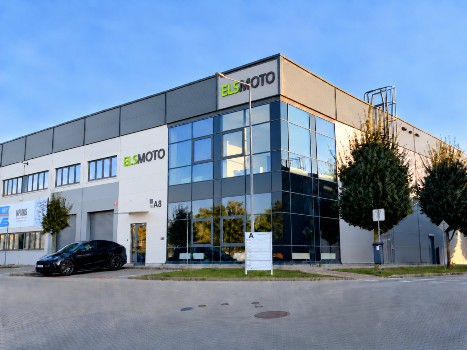 Nový hlavní showroom a prodejna ELS MOTO v Praze