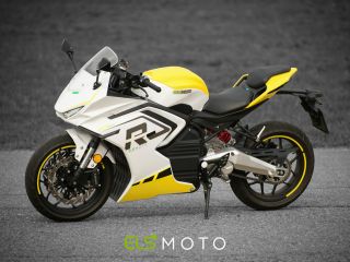 Odkryj ELS MOTO eR3. Doskonała synergia mocy i innowacji. ELS MOTO eR3 to pierwszy drogowy motocykl elektryczny o...
