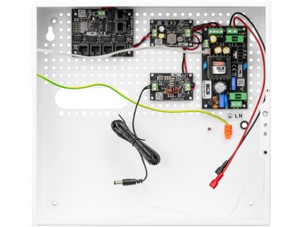 Systém vyrovnávacího napájení PoE pro 4 kamery a DVR BCS POWER BCS-UPS/IP4/E-S