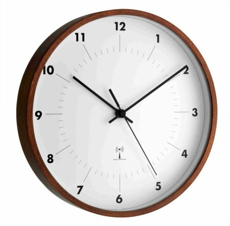 E-shop 98.1097 TFA Rádiom riadené analógové nástenné hodiny s dreveným rámom