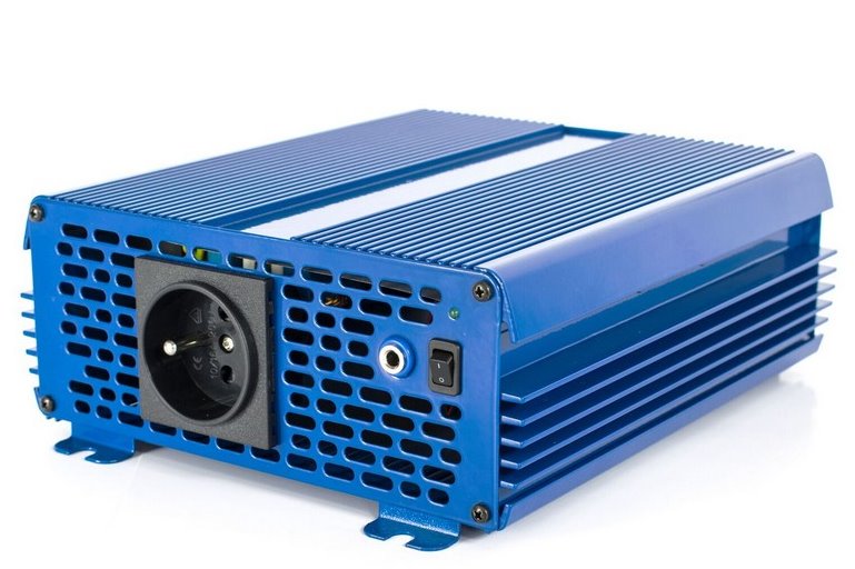 Menič napätia 12V/230V 1000W AZO Digital IPS-1000S, čistá sínusovka