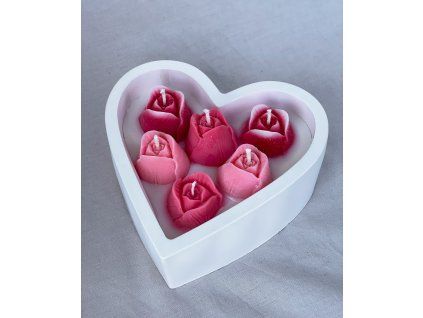 Svíčka v Keraflottu – velké srdce s tulipány