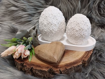 Vajíčko s květinovým dekorem