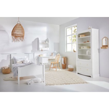 Rendkívüli királyi gyerekszoba egyszerű fehér kivitelben