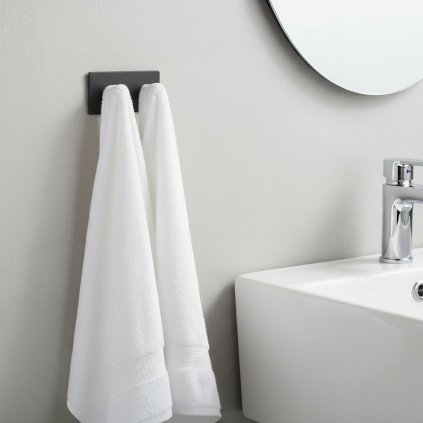 uzasny-dvojity-cierny-hacik-na-uterak