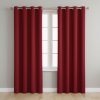 zatemnovaci zaves blackout k cervena 135 x 250 cm v interieri