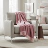 499538 1 deka 29 svetloruzova 220 x 240 cm na kresle