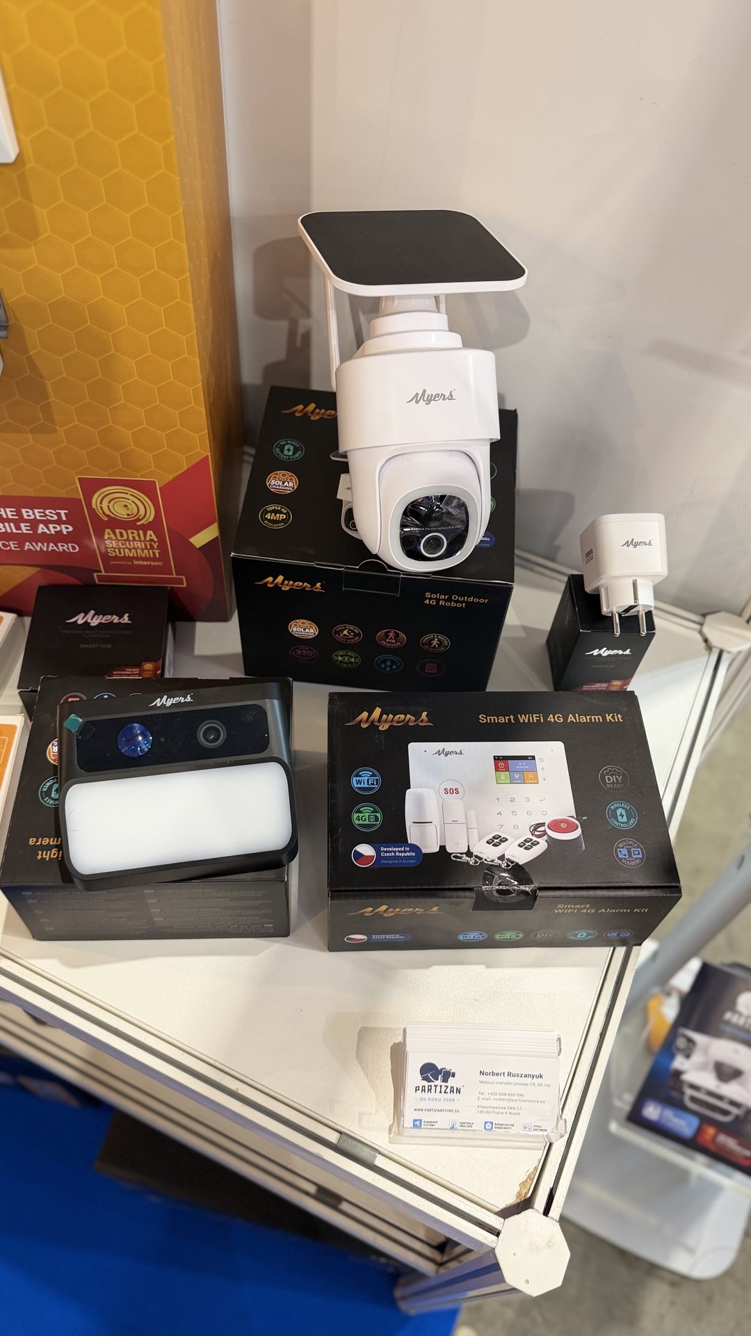 Myers Solar Outdoor 4G Robot and Smart WiFi 4G Alarm Kit