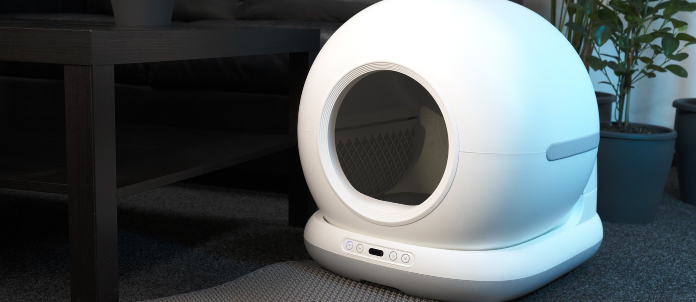 Smart Cat Litter Box Myers CLB-W1 in a modern living room