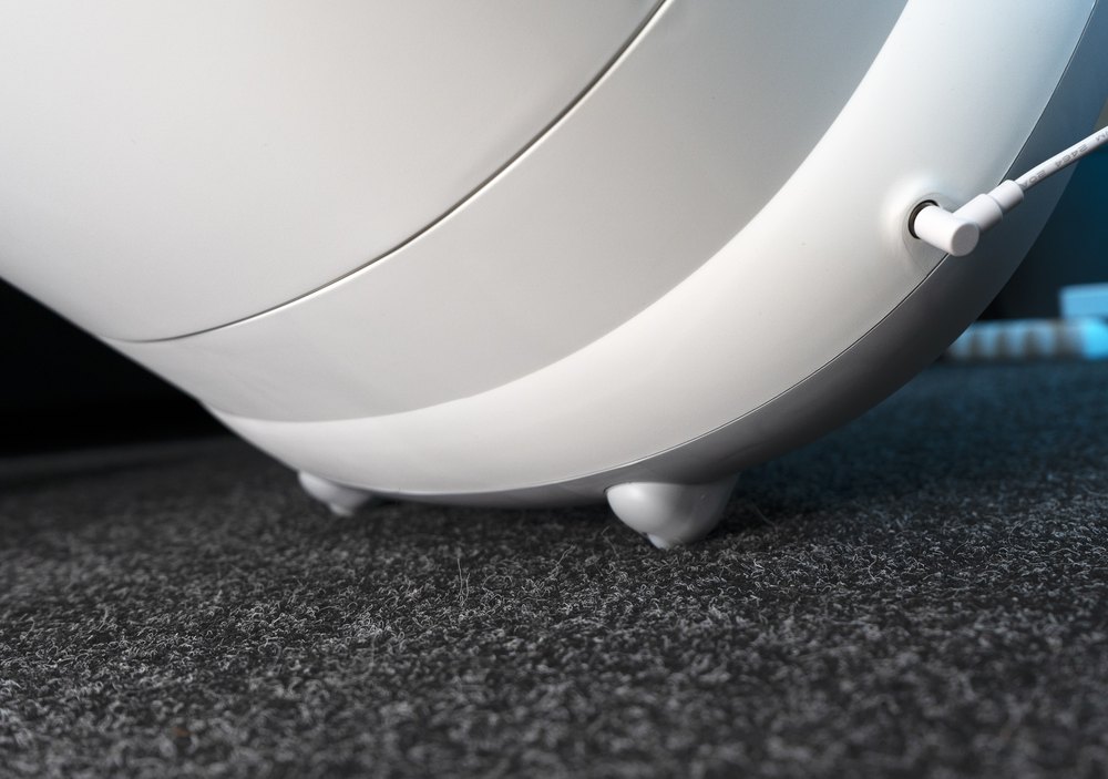 Close-up of the stability feet on the base of the Myers CLB-W1 litter box