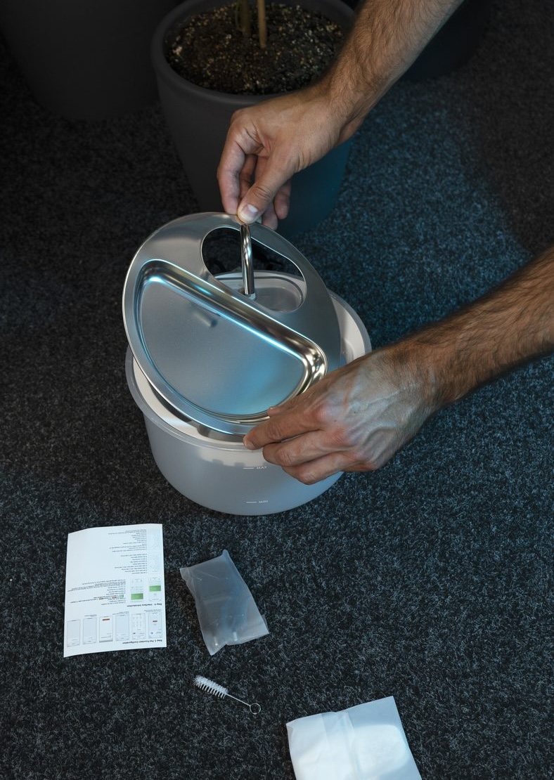 Placing the stainless steel bowl onto the Myers PFN-W2 Wi-Fi pet fountain