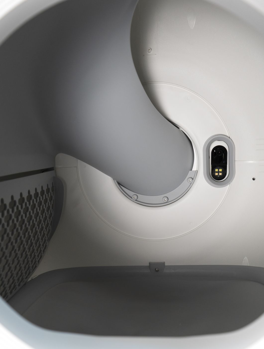 Detail vestavěné kamery 1080p a LED světla uvnitř toalety Myers CLB-C1