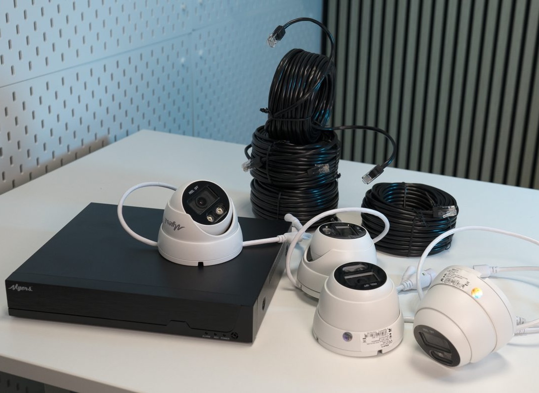 PoE camera kit Myers 4CH IP KIT 5MP 4x Turret, set detail