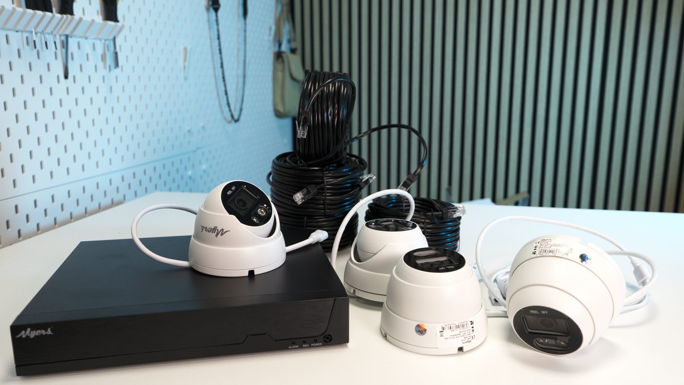 Complete PoE camera kit Myers 4CH IP KIT 5MP 4x Turret, unboxed