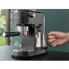 Pákový kávovar Espresso DeLonghi EC 685.BK DEDICA / 15 bar / 1450 W / černá