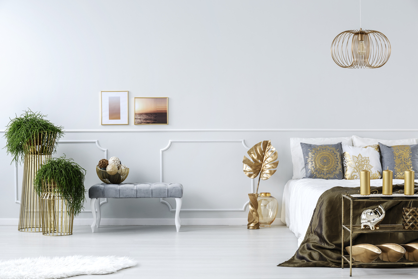 Bílé-aranžma-s-lustrem