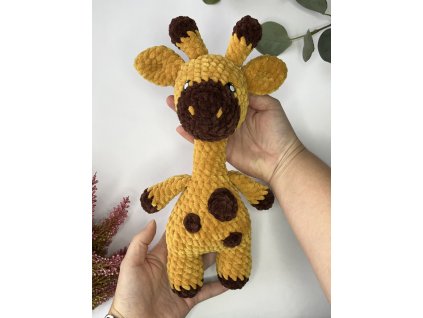 háčkovaná žirafa