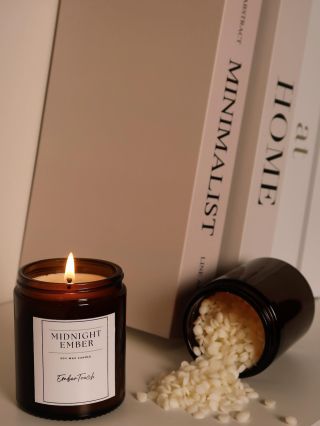 ✨ Midnight Ember je jedna z prvních vůní, kterou jsem vytvořila a pořád je pro mě speciální ❤️ Santalové dřevo a ambra...